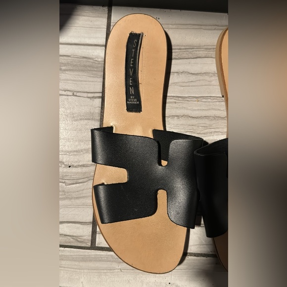 Steven by Steve Madden - Picture 2 of 3